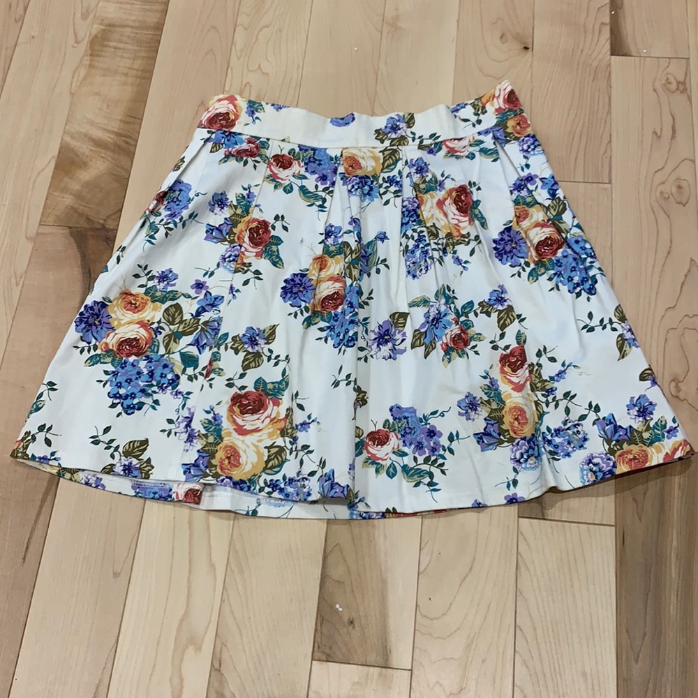 Floral mini skirt